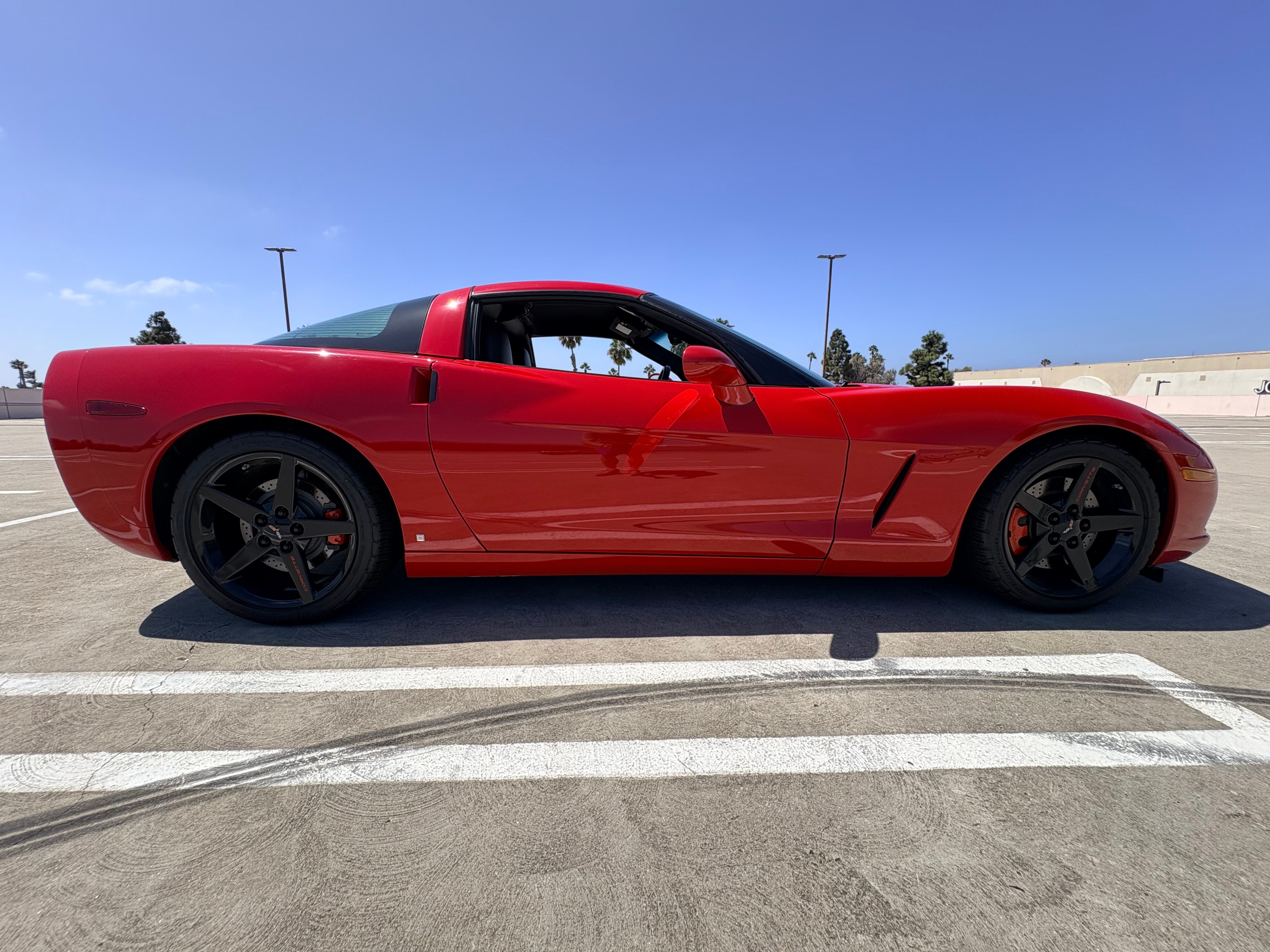 Used 2007 Chevrolet Corvette Coupe w/ Preferred Equipment Group RWD image 6