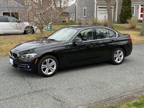 Used 2017 BMW 330i xDrive Sedan AWD/4WD image 11