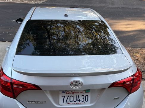 Used 2017 Toyota Corolla SE w/ SE Premium Package FWD image 8