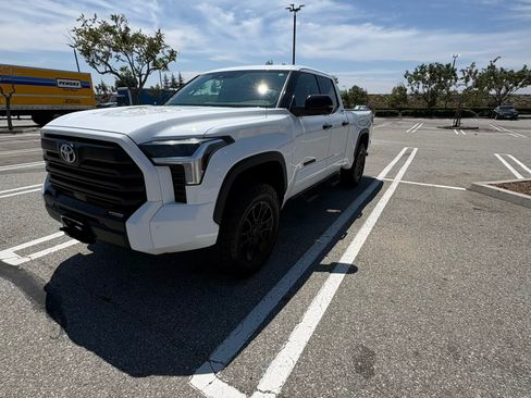 Used 2022 Toyota Tundra SR5 w/ SR5 Convenience Package RWD image 2