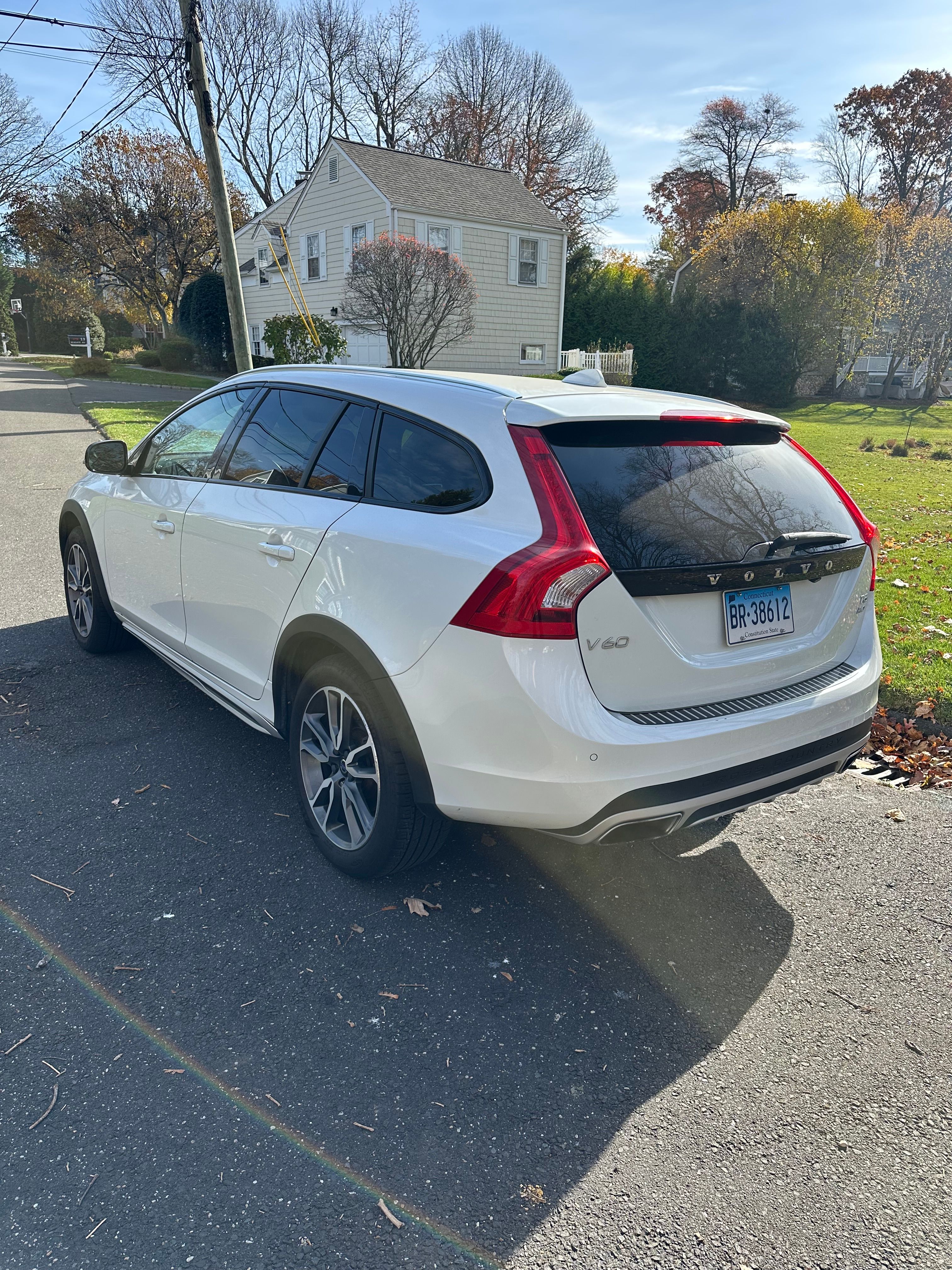 Used 2018 Volvo V60 T5 Cross Country w/ Convenience Package AWD/4WD image 4
