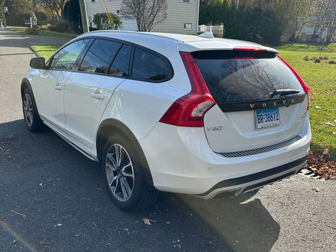 Used 2018 Volvo V60 T5 Cross Country w/ Convenience Package image 4