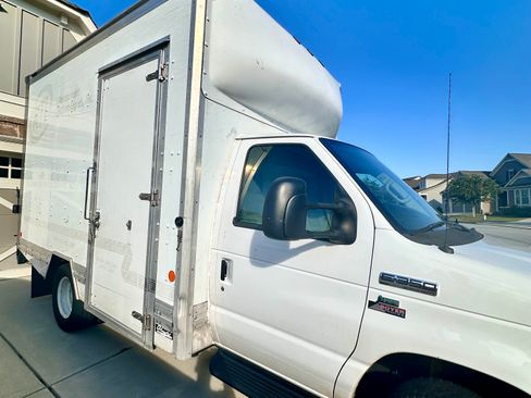 Used 2016 Ford E-350 and Econoline 350 Super Duty w/ Power Windows & Locks Group image 11