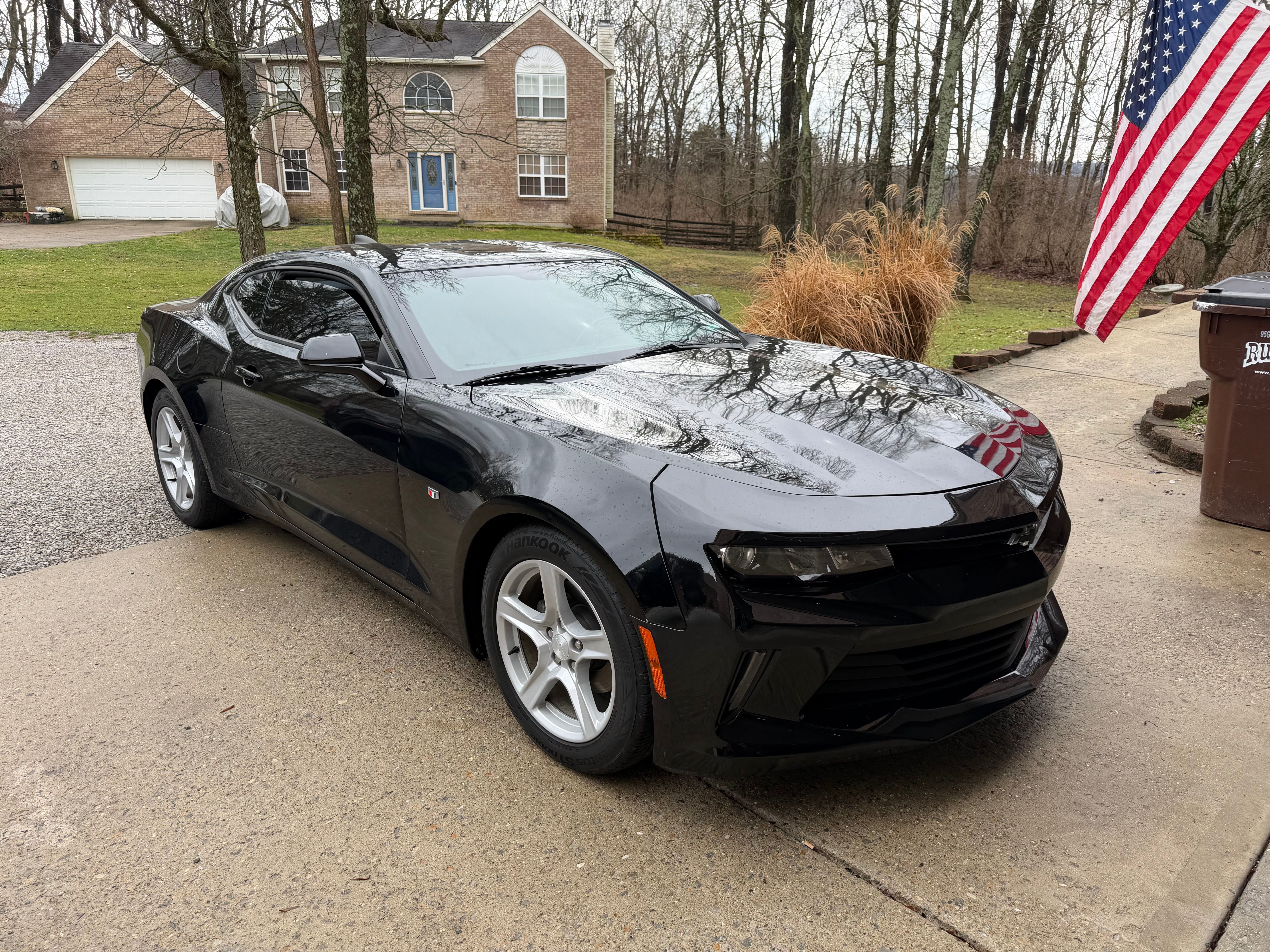 Used 2017 Chevrolet Camaro LT RWD image 2