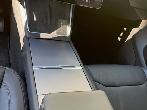 Used 2026 Tesla Model Y Long Range image 9