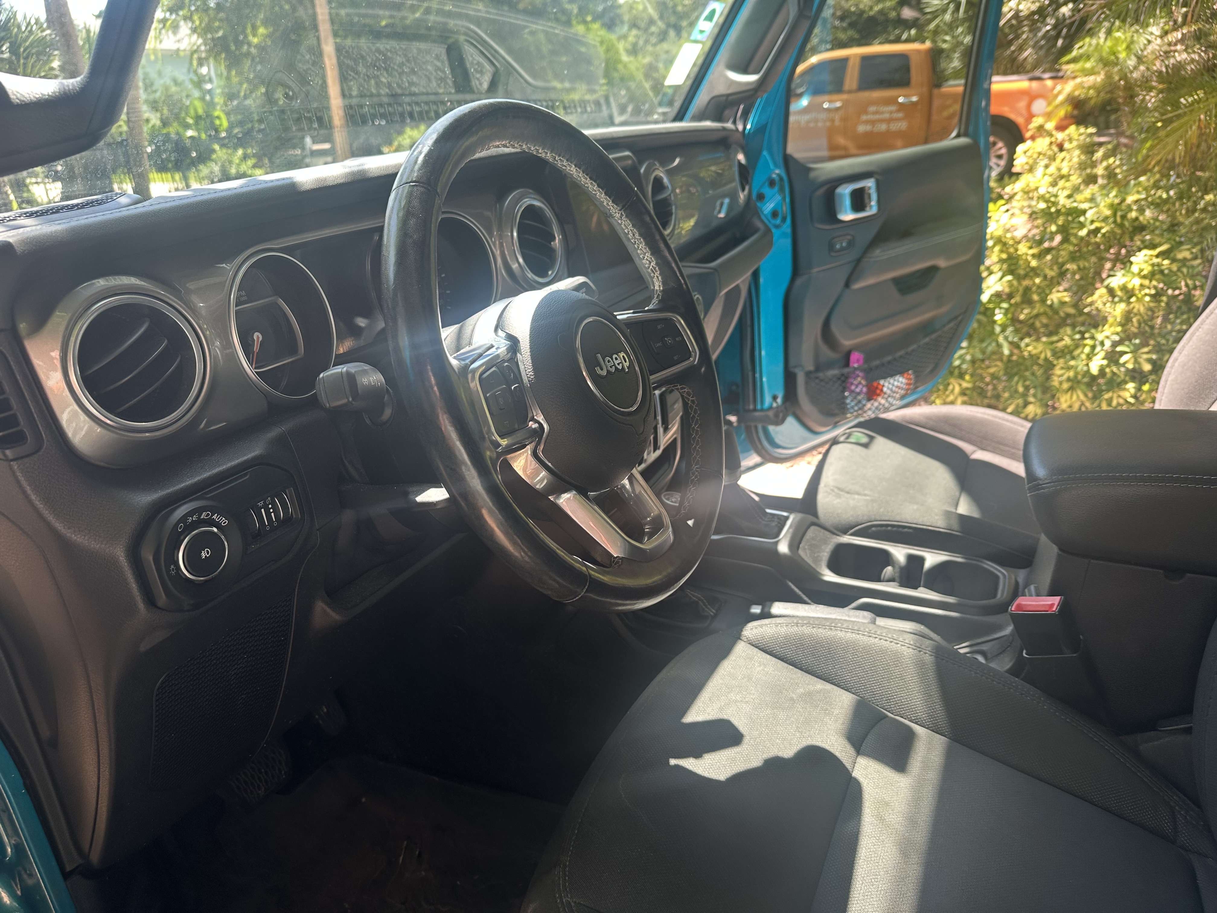 Used 2020 Jeep Wrangler Unlimited Sahara AWD/4WD image 9