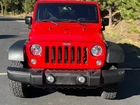 Used 2015 Jeep Wrangler Unlimited Rubicon w/ Connectivity Group image 1