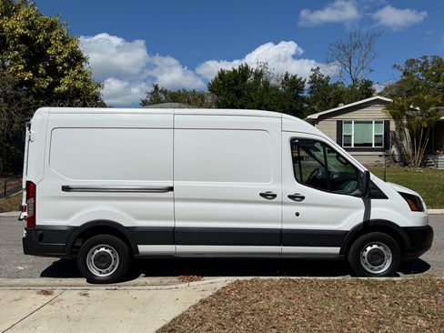 Used 2019 Ford Transit 250 148 Medium Roof image 8