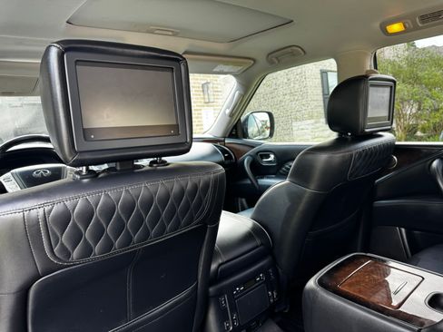 Used 2018 INFINITI QX80 Sport Utility 4D w/ Deluxe Technology Package image 8