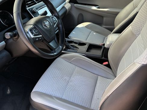 Used 2015 Toyota Camry SE w/ Moonroof Package FWD image 5