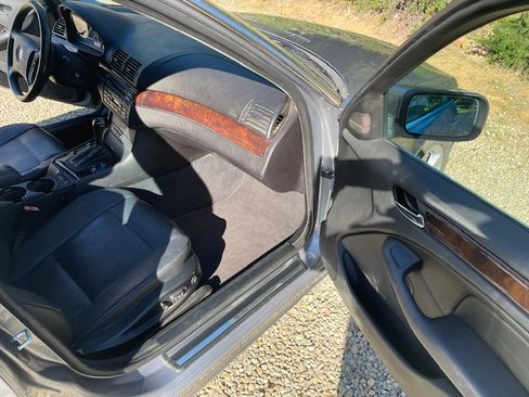 Used 2004 BMW 330xi Sedan image 10