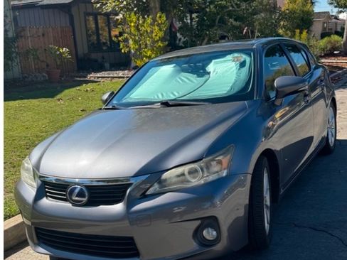 Used 2013 Lexus CT 200h image 1