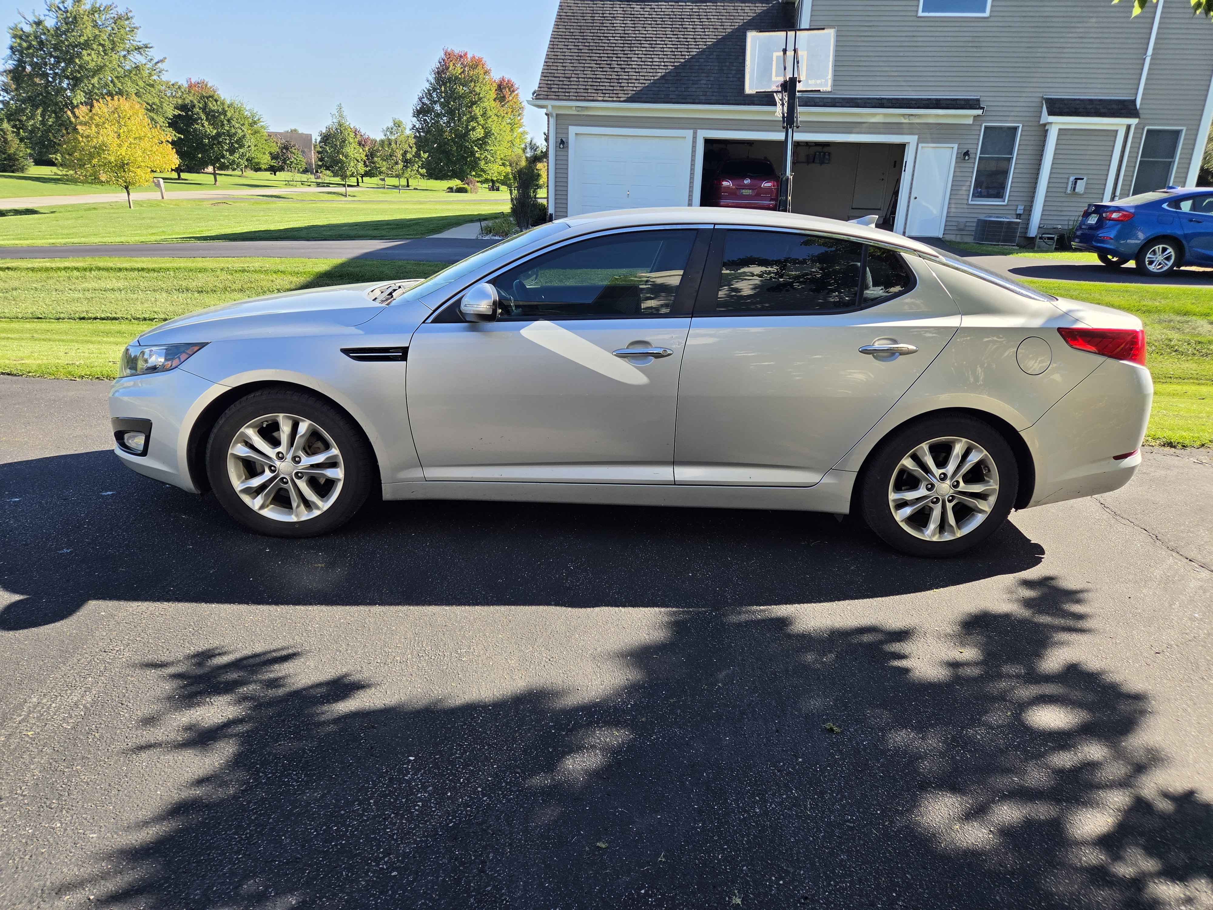 Used 2012 Kia Optima LX FWD image 4