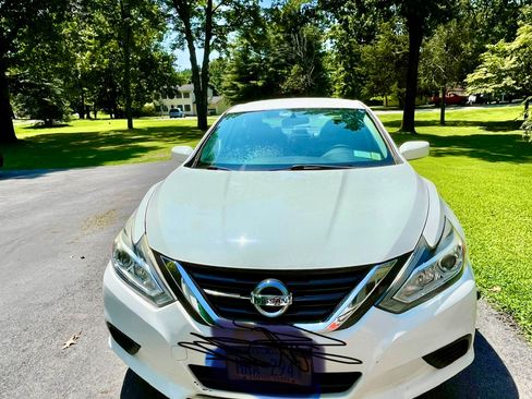 Used 2016 Nissan Altima 2.5 S w/ Power Driver Seat Package FWD image 2