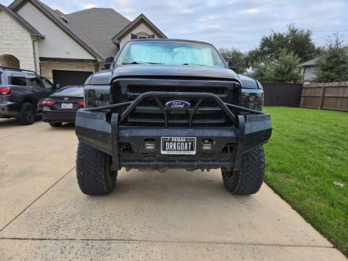 Used 2004 Ford Excursion Limited image 2