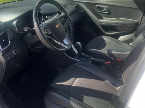 Used 2018 Chevrolet Trax LT w/ LT Convenience Package image 6