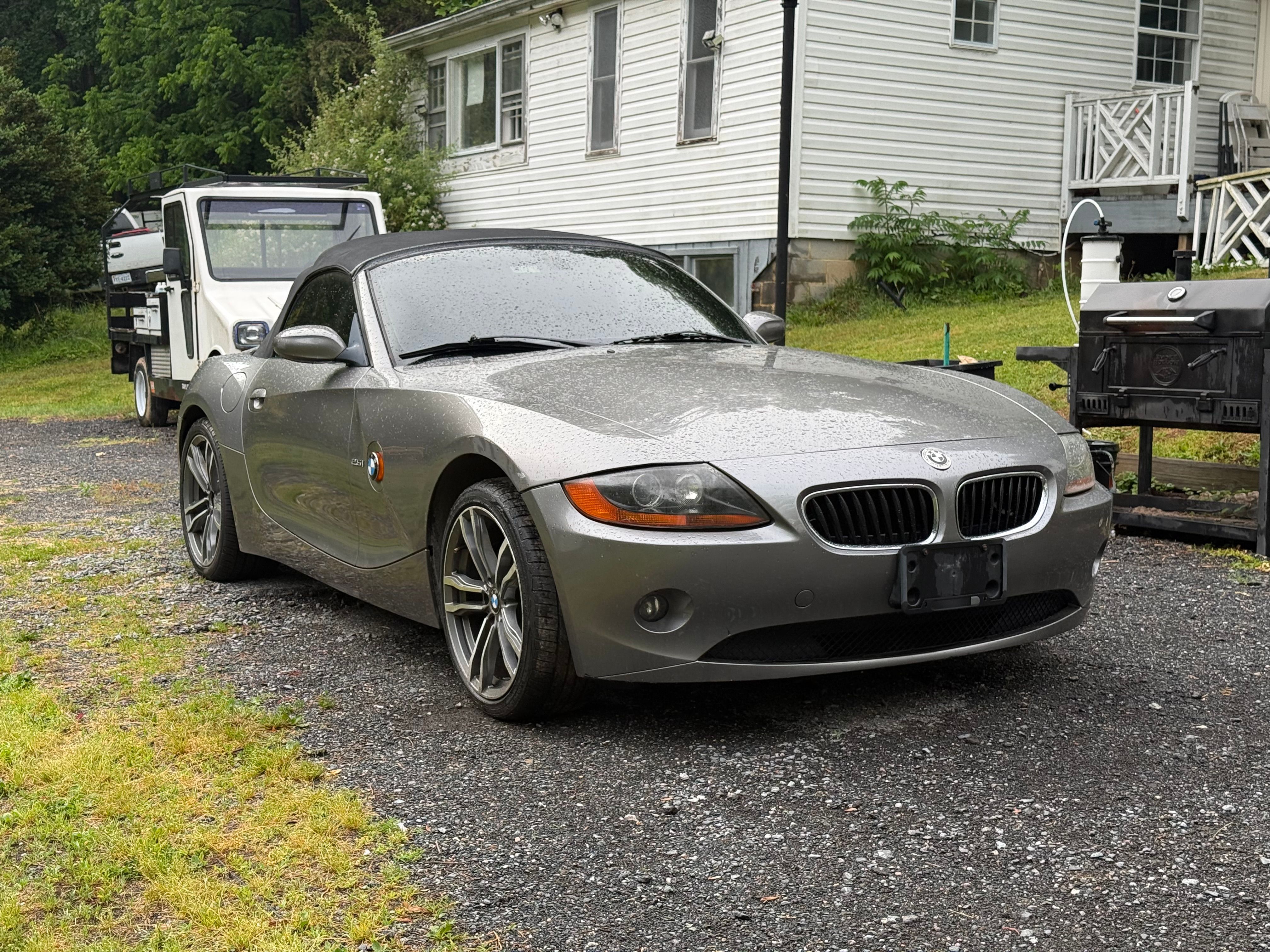 Used 2004 BMW Z4 2.5i RWD image 1