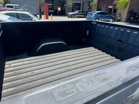 Used 2021 GMC Sierra 1500 AT4 w/ AT4 Premium Package AWD/4WD image 13