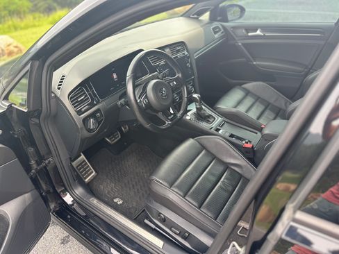 Used 2019 Volkswagen Golf R 4-Door AWD/4WD image 17