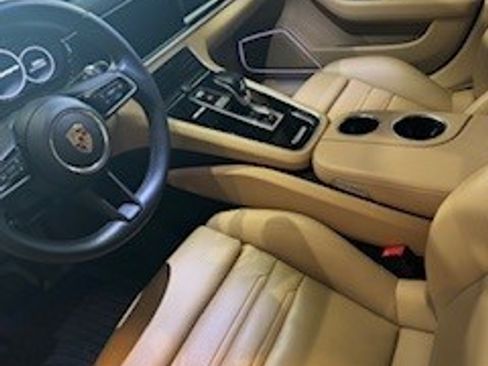 Used 2021 Porsche Panamera image 5