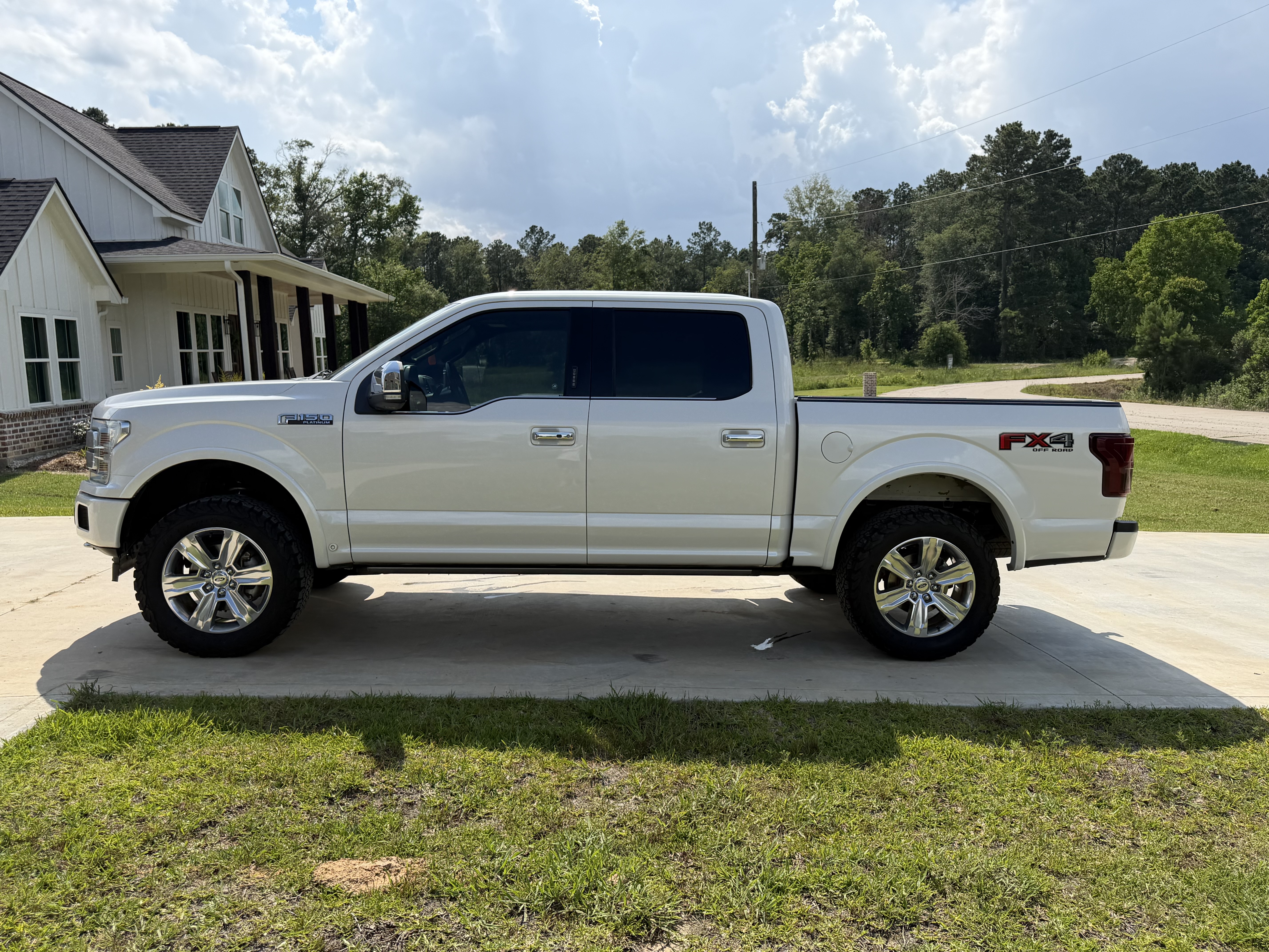Used 2018 Ford F150 Platinum w/ Equipment Group 701A Luxury AWD/4WD image 1