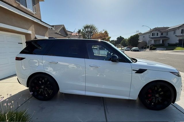 Used 2025 Land Rover Range Rover Sport Dynamic SE AWD/4WD image 10