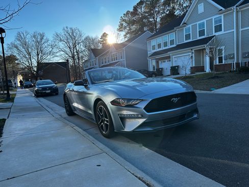 Used 2020 Ford Mustang Premium RWD image 1