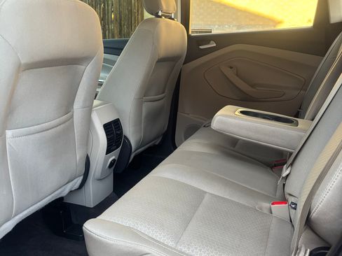 Used 2018 Ford Escape SE image 17