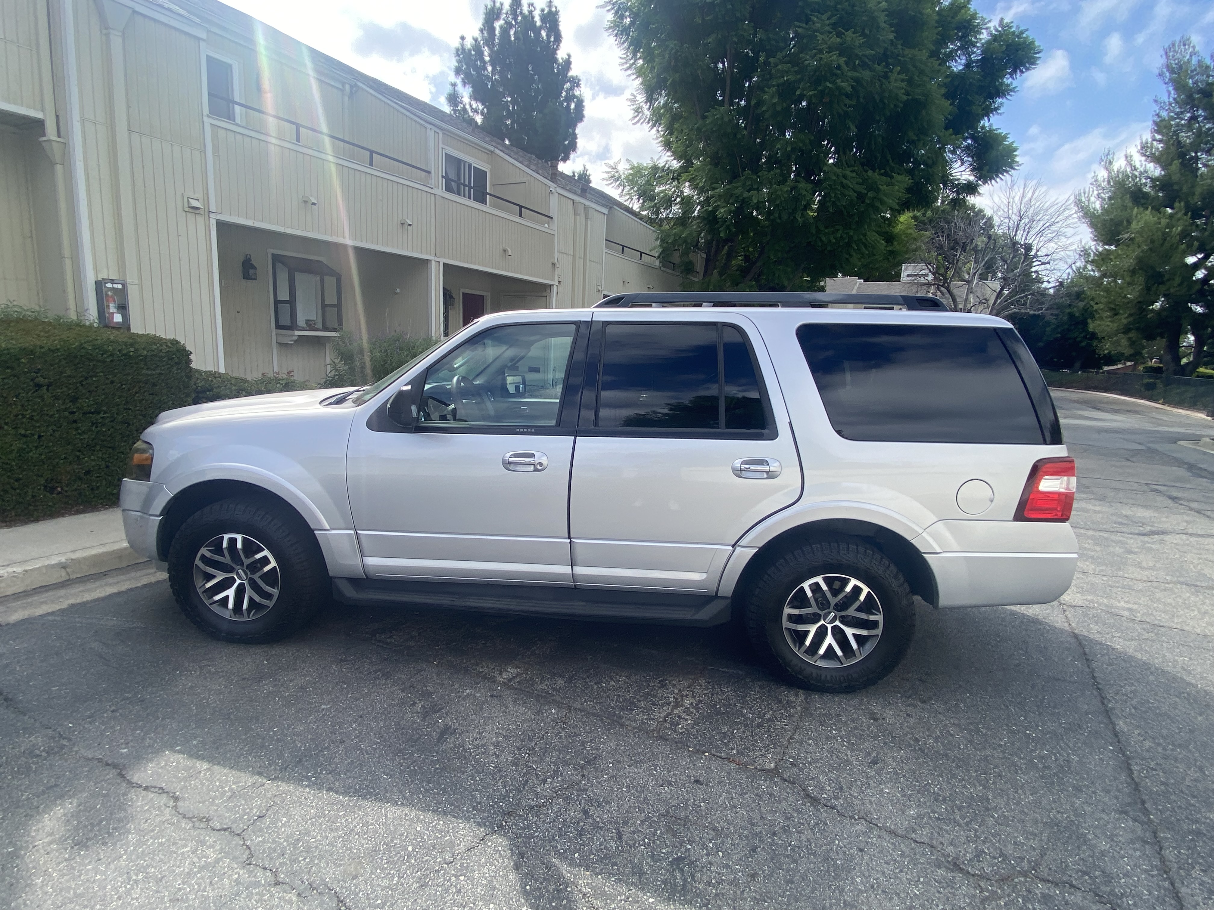 Used 2010 Ford Expedition XLT AWD/4WD image 6