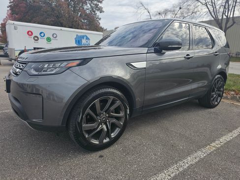 Used 2018 Land Rover Discovery HSE image 4