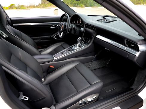 Used 2018 Porsche 911 4 Coupe image 10