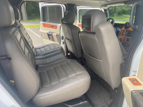 Used 2005 HUMMER H2 w/ Preferred Equipment Group AWD/4WD image 13