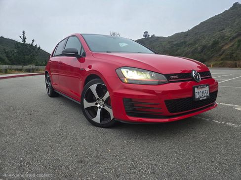 Used 2016 Volkswagen GTI SE w/ Lighting Package (SEL) FWD image 4