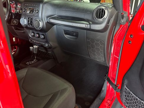 Used 2015 Jeep Wrangler Unlimited Sport w/ Quick Order Package 24S AWD/4WD image 9