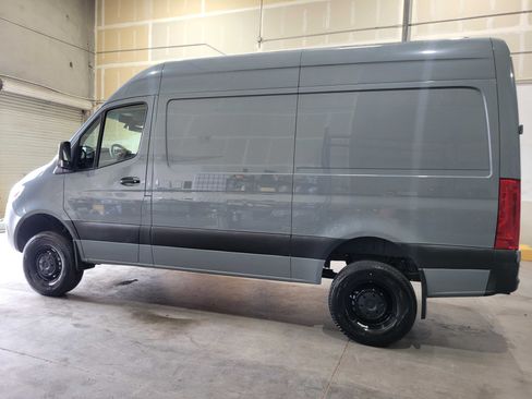 Used 2022 Mercedes-Benz Sprinter 2500 image 6