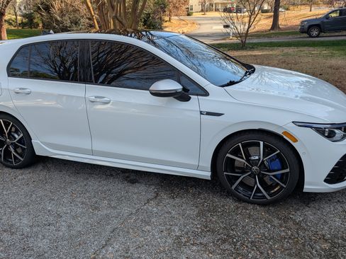 Used 2022 Volkswagen Golf R image 12