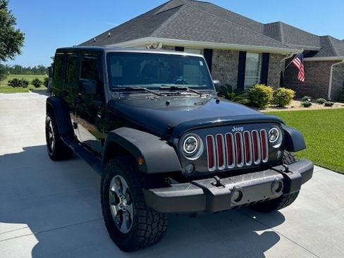 Used 2016 Jeep Wrangler Unlimited Sahara AWD/4WD image 4