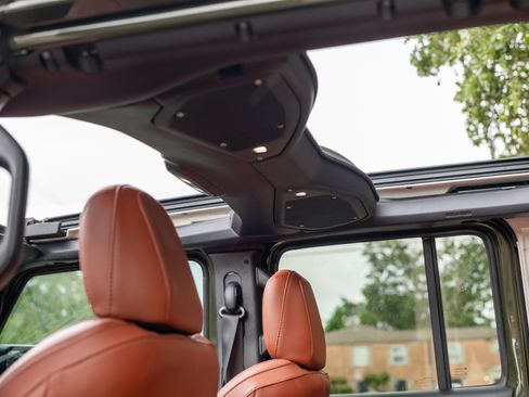 Used 2024 Jeep Wrangler Unlimited Sport AWD/4WD image 14