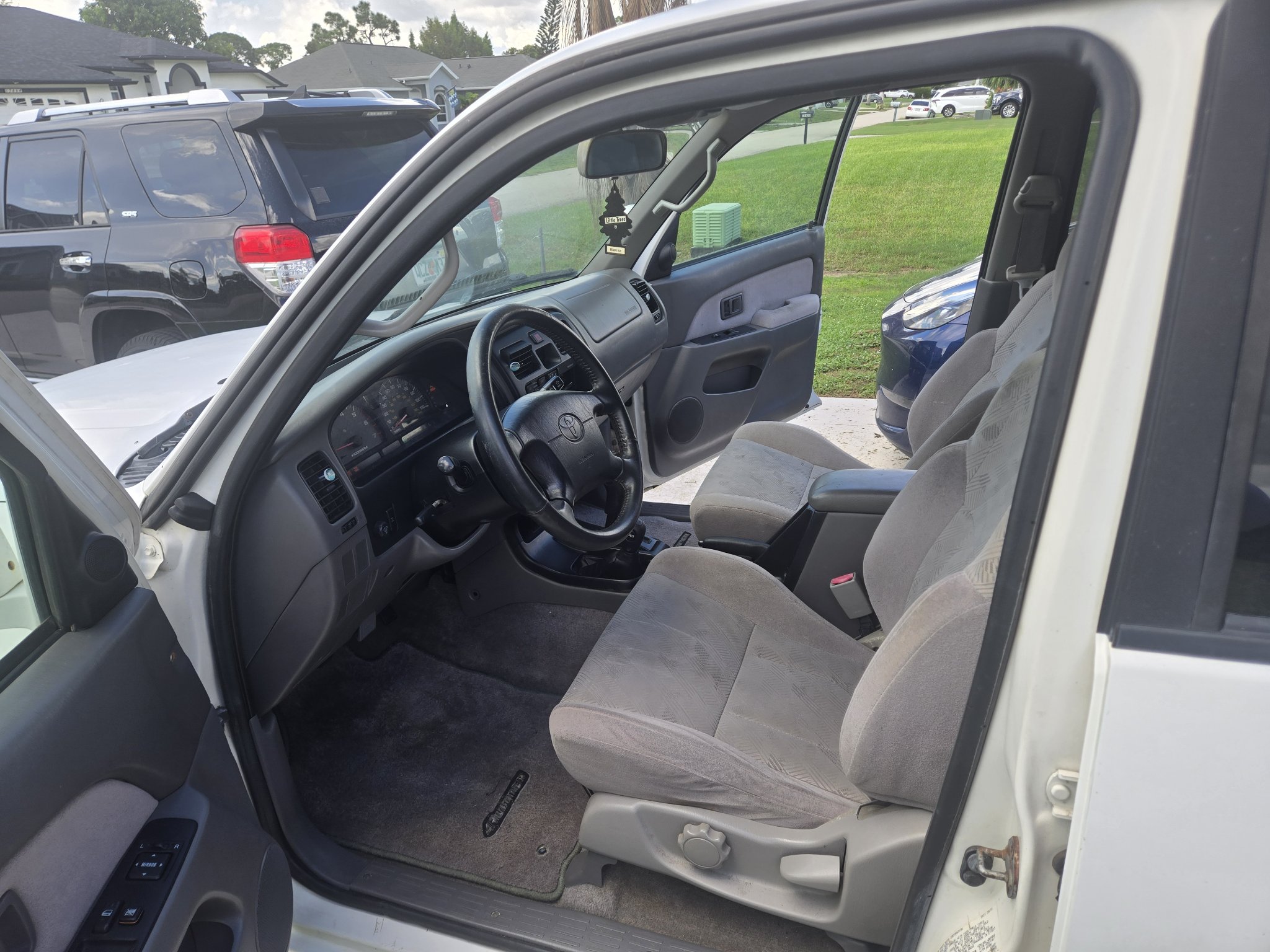 Used 2002 Toyota 4Runner SR5 AWD/4WD image 1