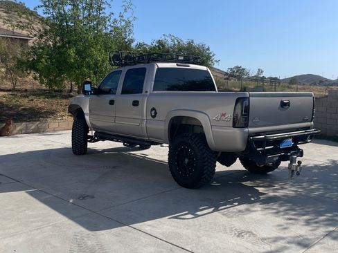 Used 2006 Chevrolet Silverado 2500 LT w/ Heavy-Duty Power Package AWD/4WD image 5