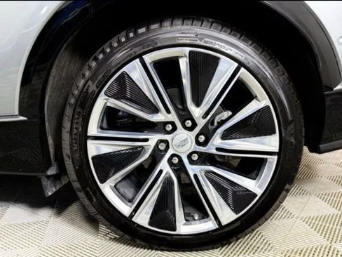 Used 2024 Cadillac Lyriq Luxury image 11