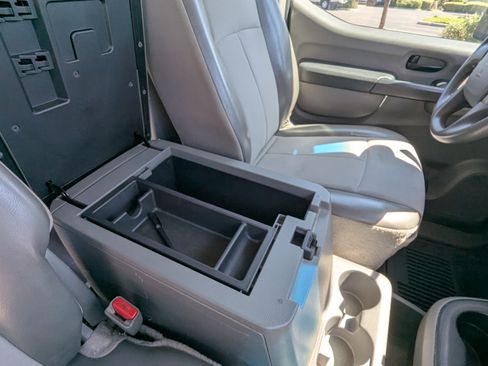 Used 2013 Nissan NV 2500 SV w/ Technology Pkg RWD image 18