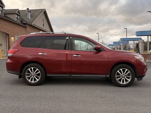 Used 2013 Nissan Pathfinder SV w/ Cargo Pkg image 25