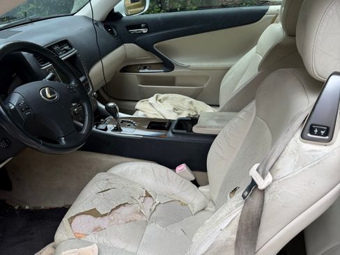 Used 2010 Lexus IS 350C image 11