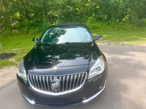 Used 2017 Buick Regal Premium FWD image 2