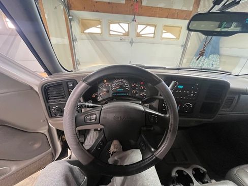 Used 2004 GMC Sierra 2500 SLE w/ Heavy-Duty Power Package image 13