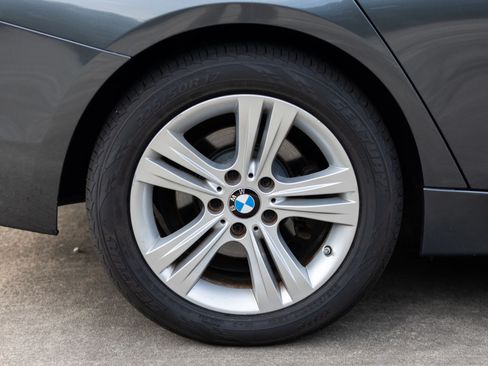 Used 2017 BMW 330i xDrive Sedan w/ Premium Package image 13