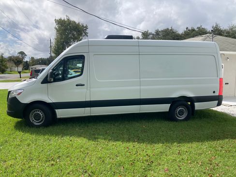 Used 2022 Mercedes-Benz Sprinter 2500 image 4