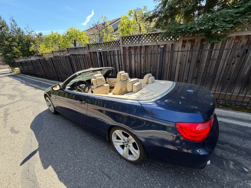 Used 2011 BMW 328i Convertible image 1