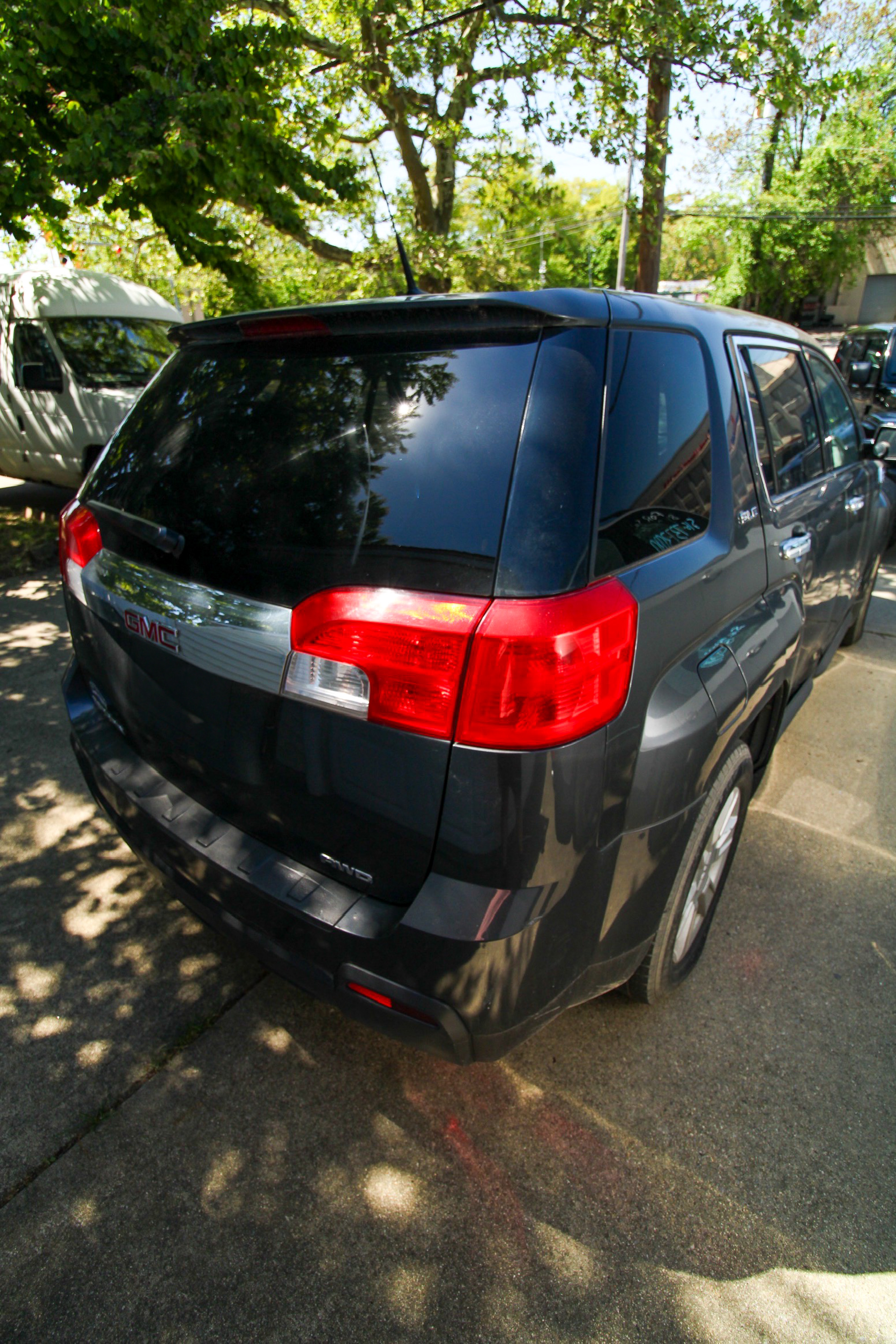 Used 2010 GMC Terrain SLE AWD/4WD image 15
